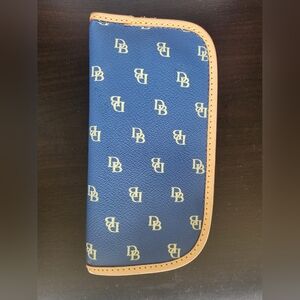Dooney And Bourke Eyeglasses Holder